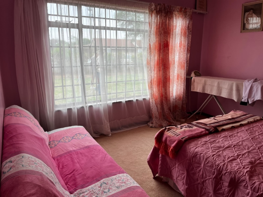 5 Bedroom Property for Sale in Meiringspark North West